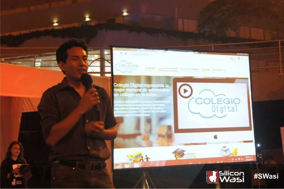 Josué Moya de la Cruz presentando Colegio Digital en Silicon Wasi, Lima, 2014